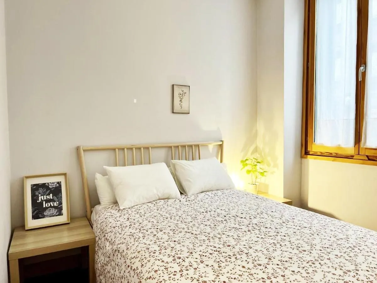 Bilbao Guggenheim Apartment By Getxo Garden Houses ספרד